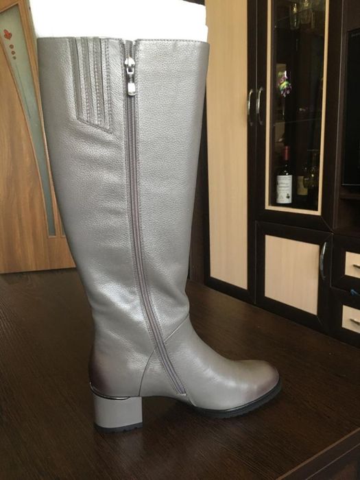 Продам новые женские сапоги!