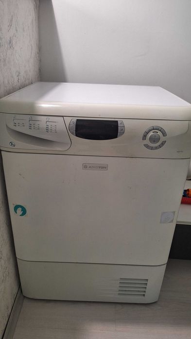 Продавам сушилня Ariston в гаранция