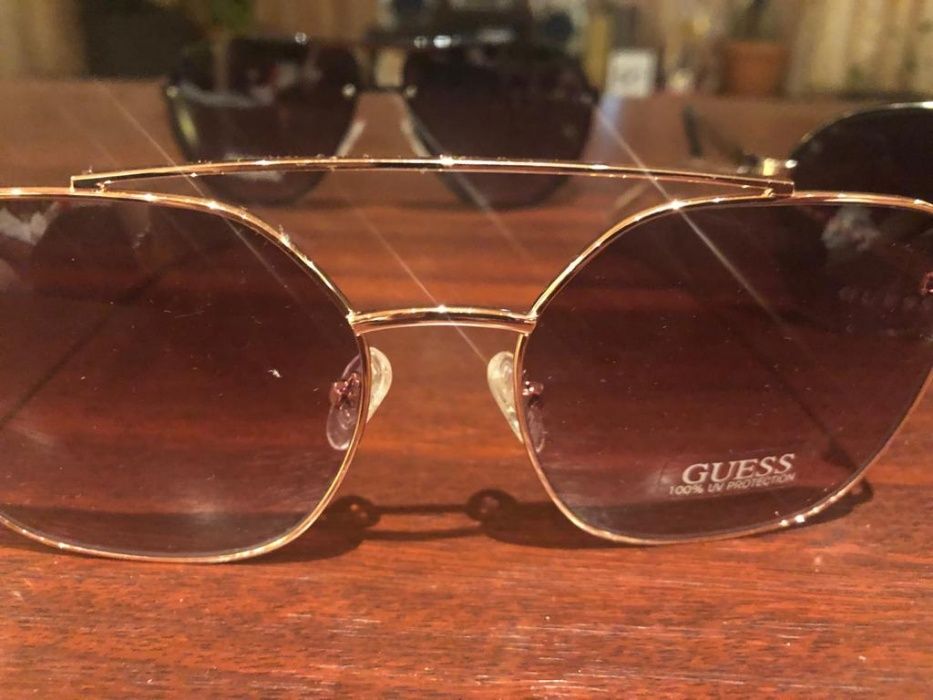 Vand ochelari de soare originali unisex GUESS ,polarizati