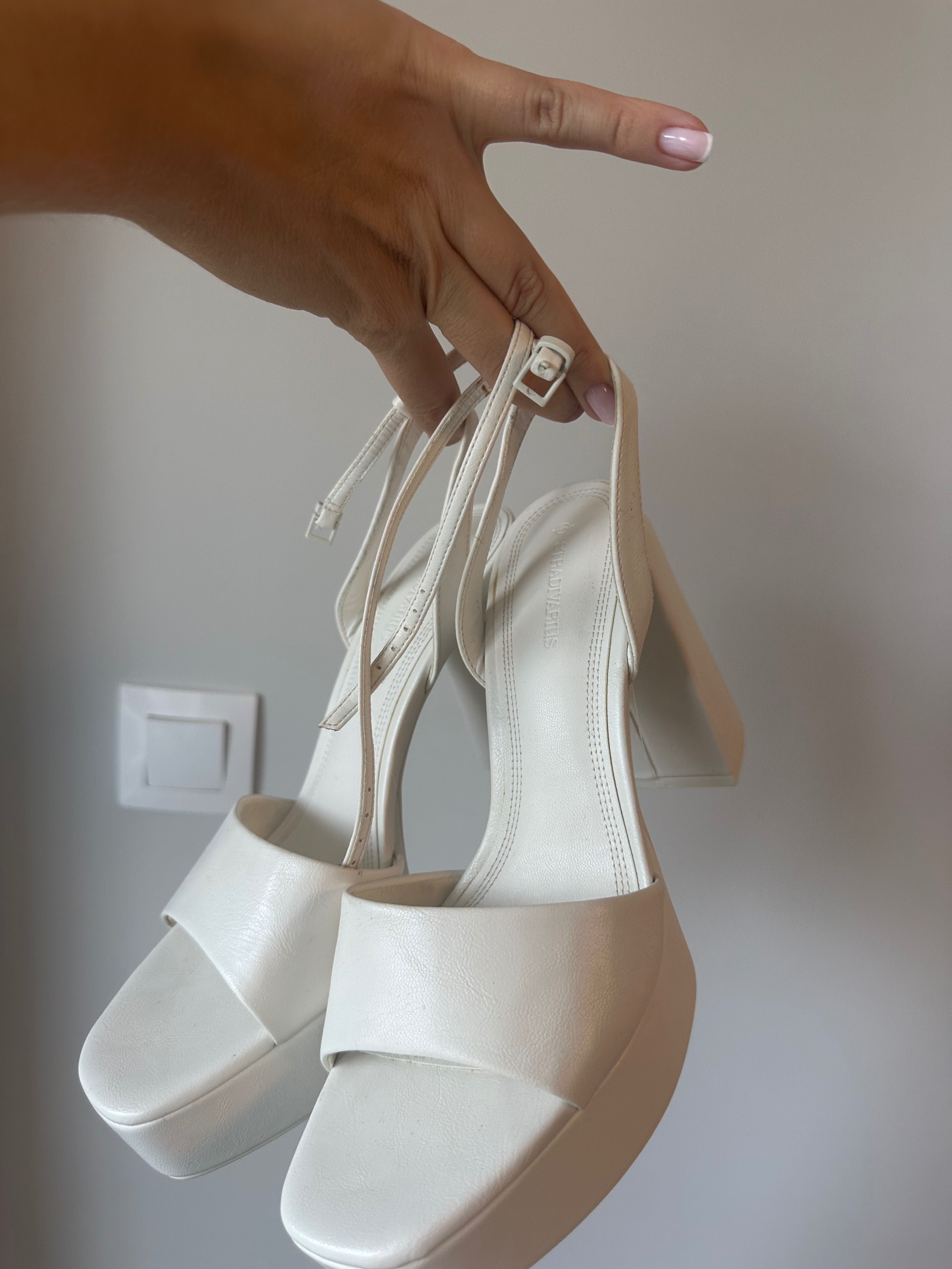 Обувки Stradivarius 39