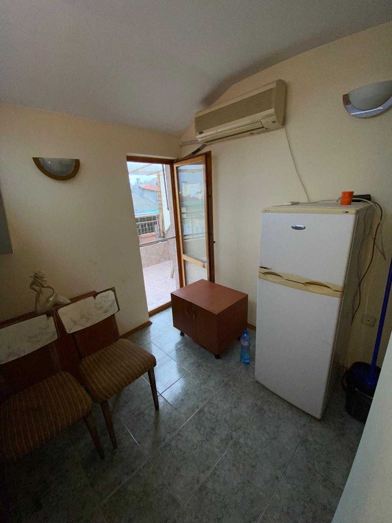Дава се под наем Едностаен апартамент в Бургас, Център - 19 кв.м за 150 € - Снимка #1