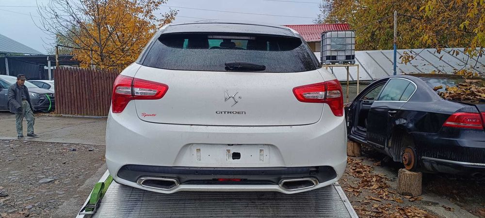 Dezmembrez Citroen DS5 1.6HDI 2013