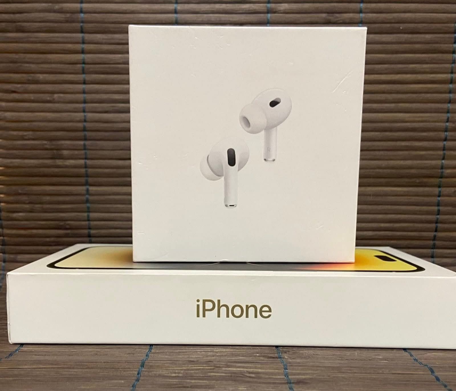 Apple AirPods Pro 2 / Слушалки