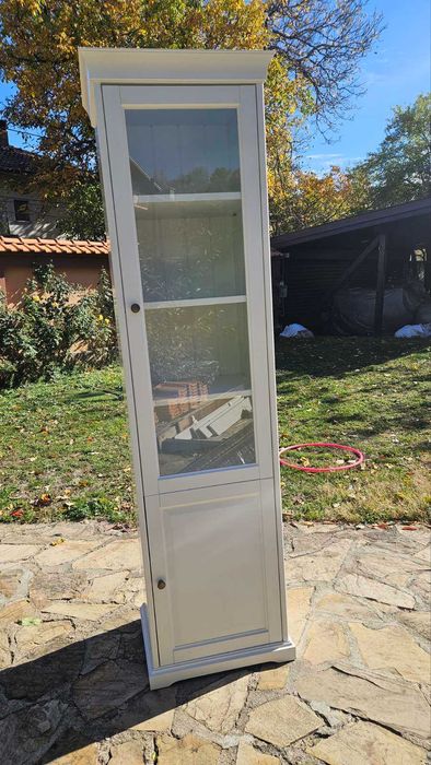 Продавам комплект бял шкаф и скрин