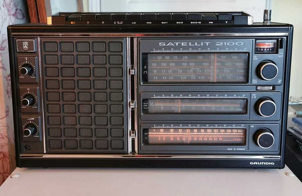 grundig satellitm 2100 radio