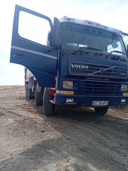 Vând sau schimb camion Volvo 8×4 cu buldoexcavator