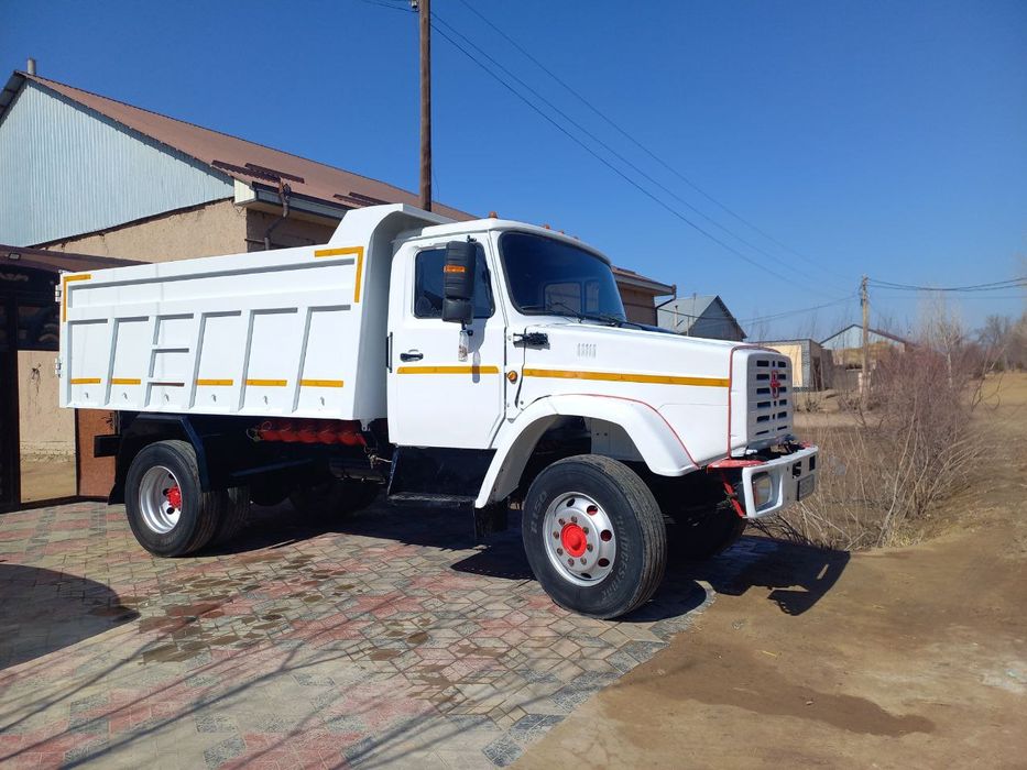 Zil sotiladi. Holati yangi