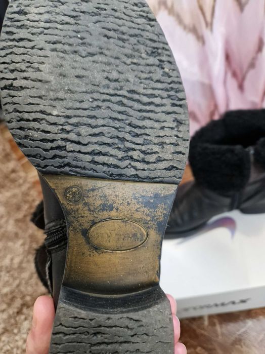 Ghete damă din piele cu blană – mărimea 39