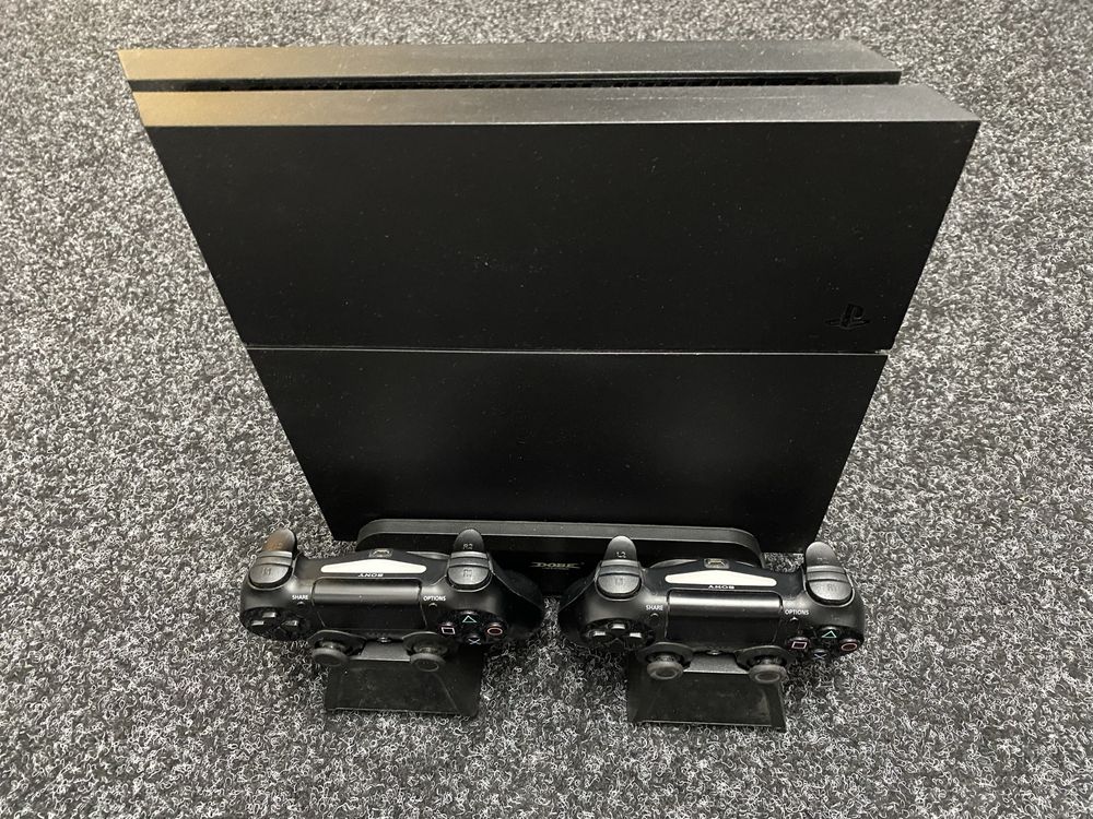 PlayStation 4 - 1TB + 3 controllere + 4 jocuri + suport ventilatie