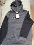 Спешно се продава Суитшърт на Nike
