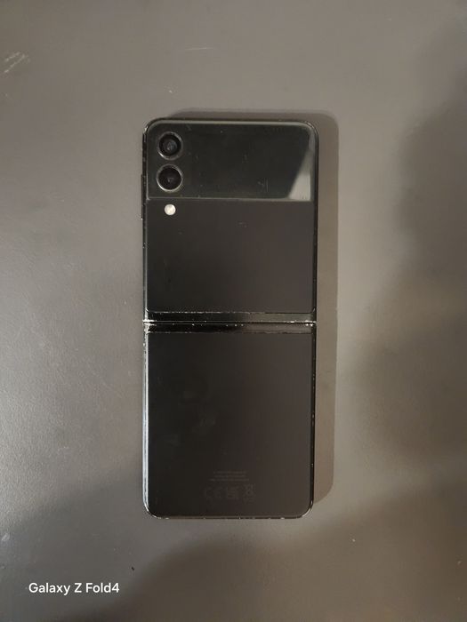 Samsung ZFlip 3  5G, vând urgent!