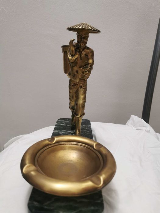 Statueta Barbat Asiatic din bronz cu baza din marmura