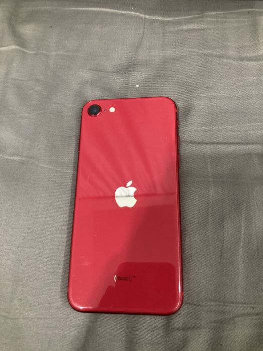 Продаю Iphone se 2020