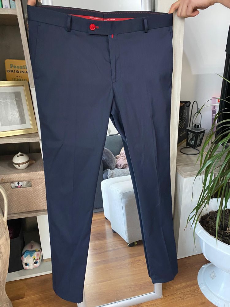 Pantaloni de costum eleganti