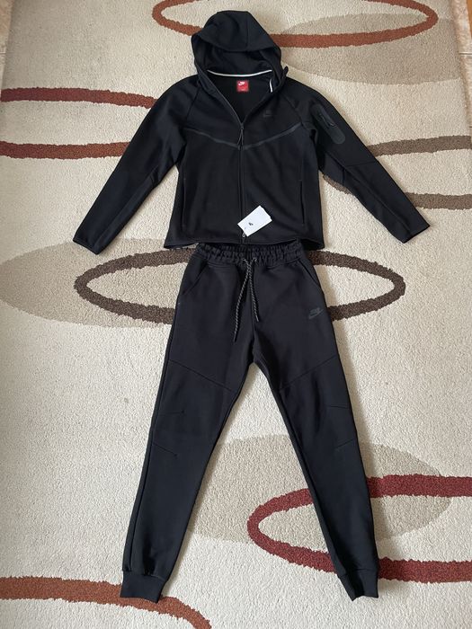 Чисто нов мъжки комплект Nike Tech Fleece (размер S)