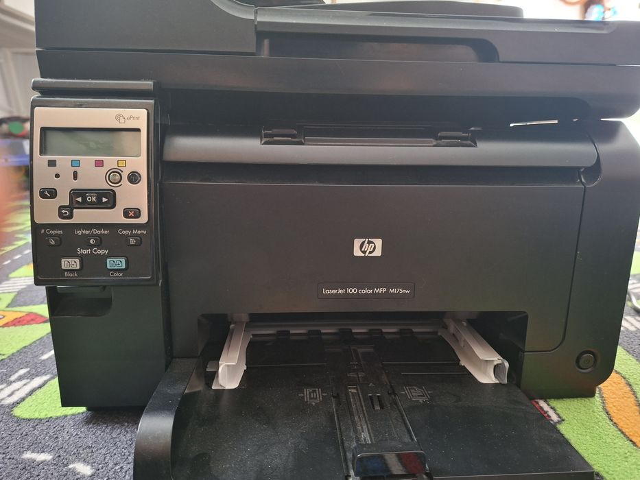 Vând imprimanta HP laser jet 100