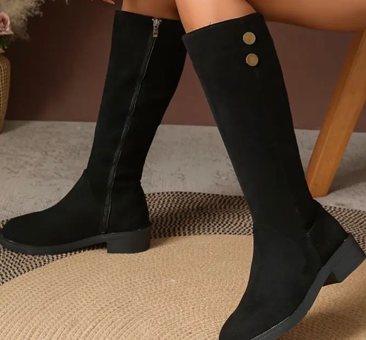 Vând cizme noi negre măsura 40