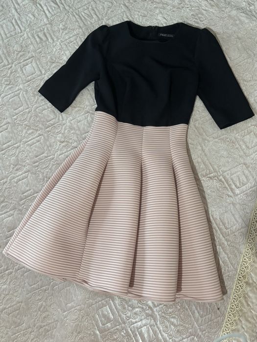 Продам стильные платья темно синее и комбинироаанное