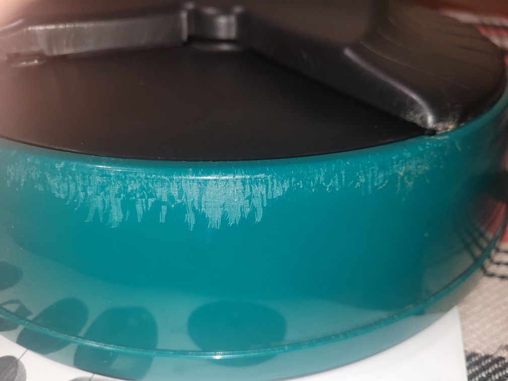 Продавам автоматична хранилка Pet Feeder КН 6900