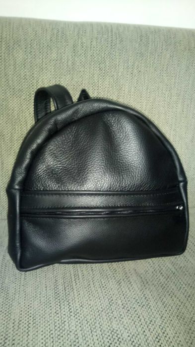 Черна кожена раница