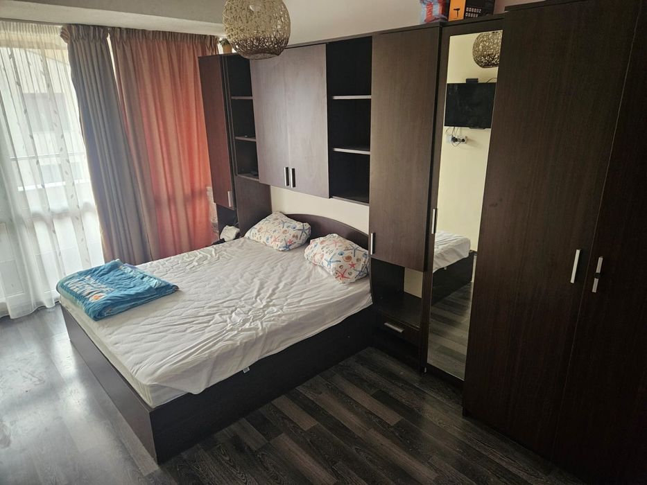 Спалня с матрак   с подвдигащ механизъм.Нова Цена 700 лвзъм +гардероб