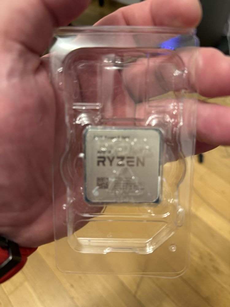 Vând Procesor AMD Ryzen 5 3600 3.6GHz + Cooler Stock