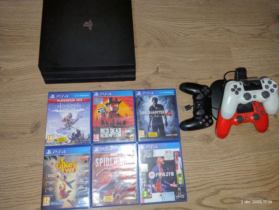 PS4 PRO 1TB + 3 controllere + jocuri
