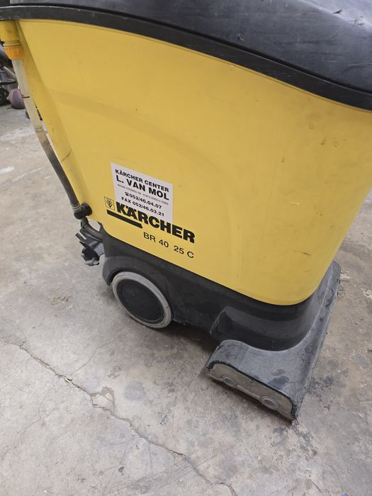 Подопочистващ автомат Karcher BR 40/25