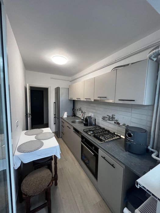 Apartament 2 camere de închiriat cu loc de parcare zona Tiglina 1.