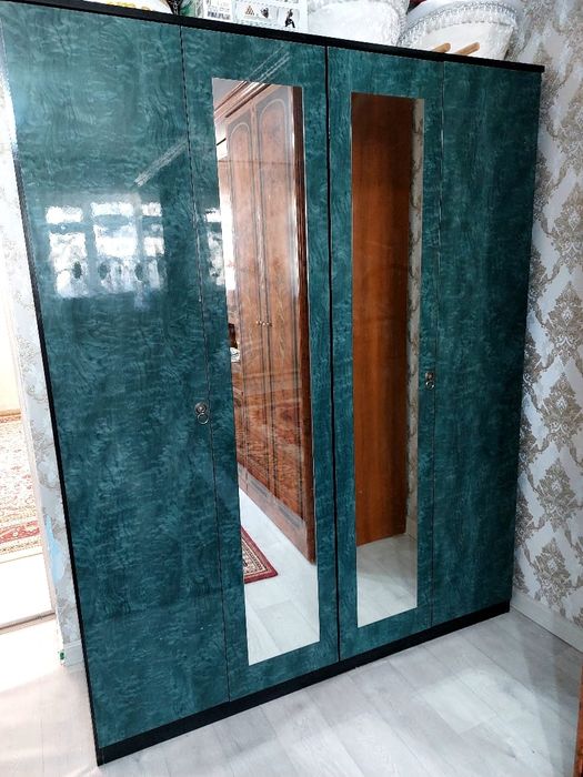 Шифоньер в хорошем состоянии