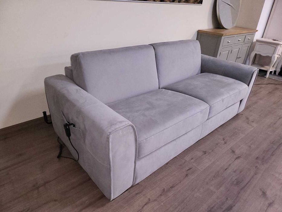 Италиански светло сив диван тройка от плат с функция сън