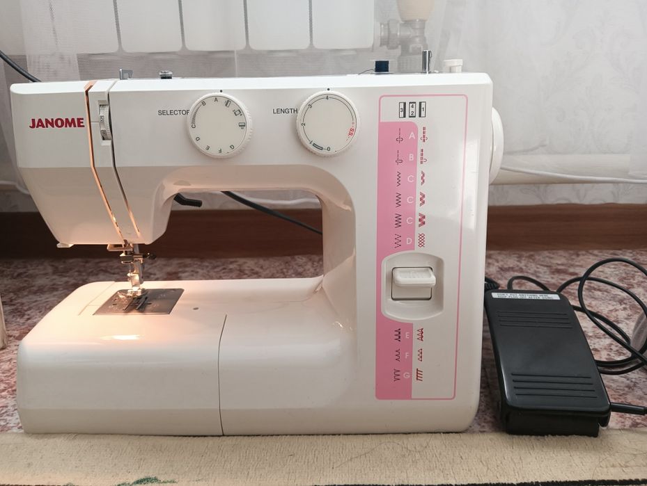 Продам швейную машину