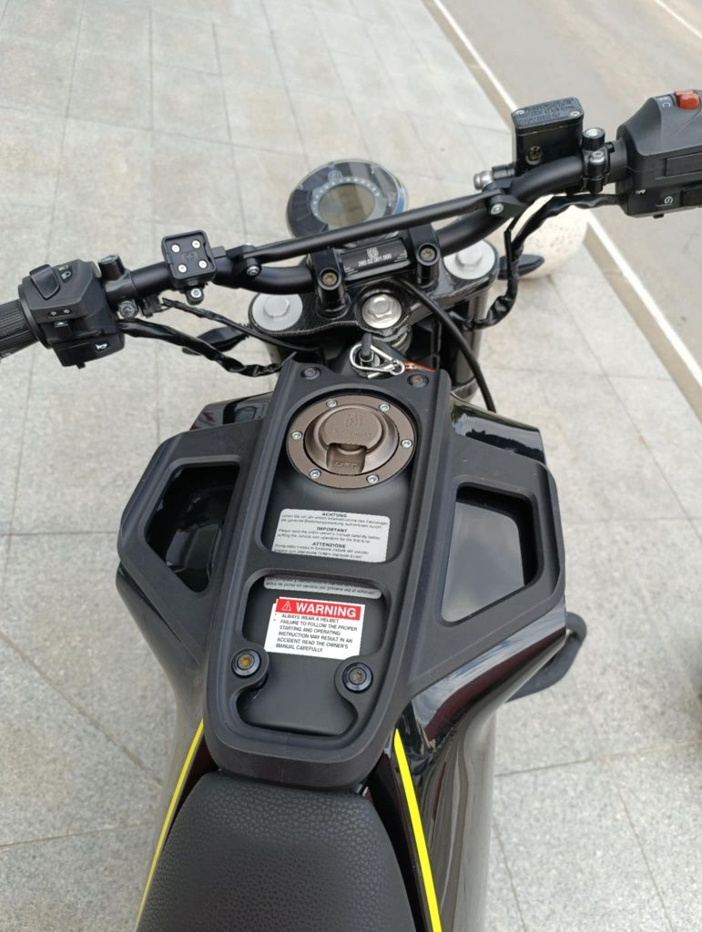 Мотор Husqvarna svartpilen 401