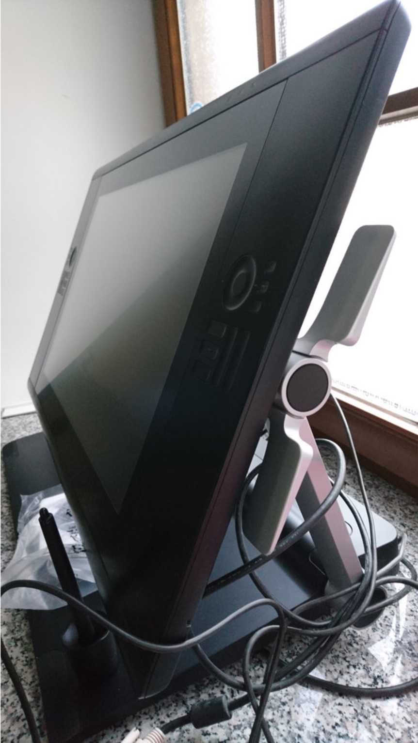 Wacom Cintiq 24HD  DTH-2400 Touch  singurul din romania !