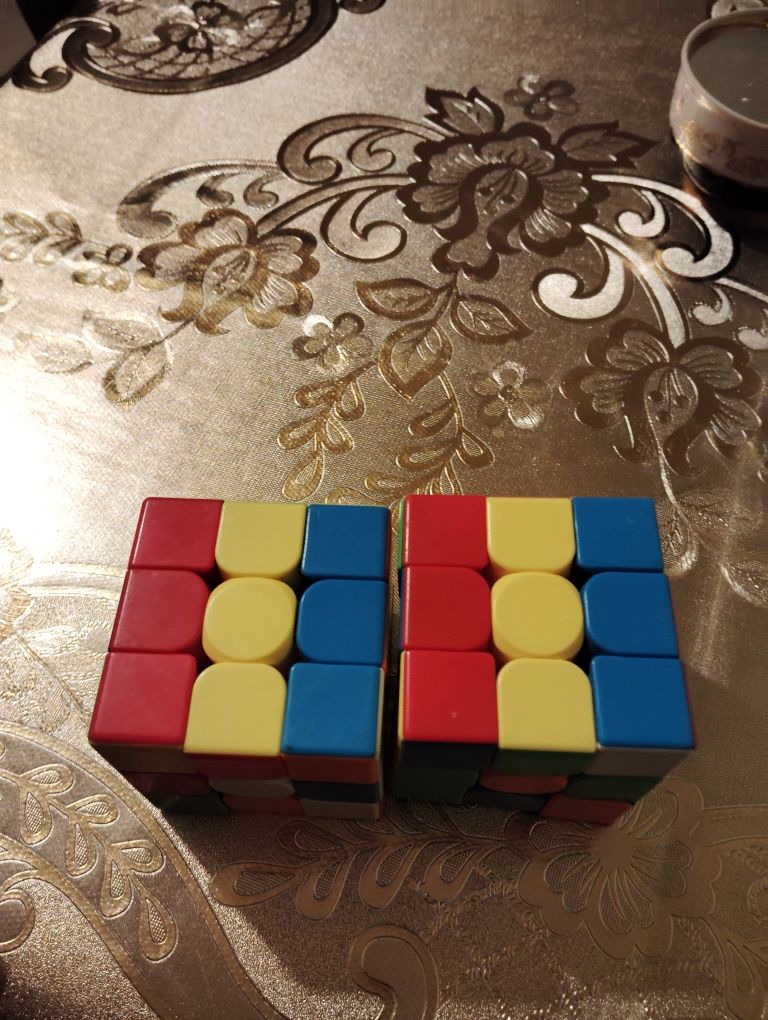Doua cuburi modelatoare