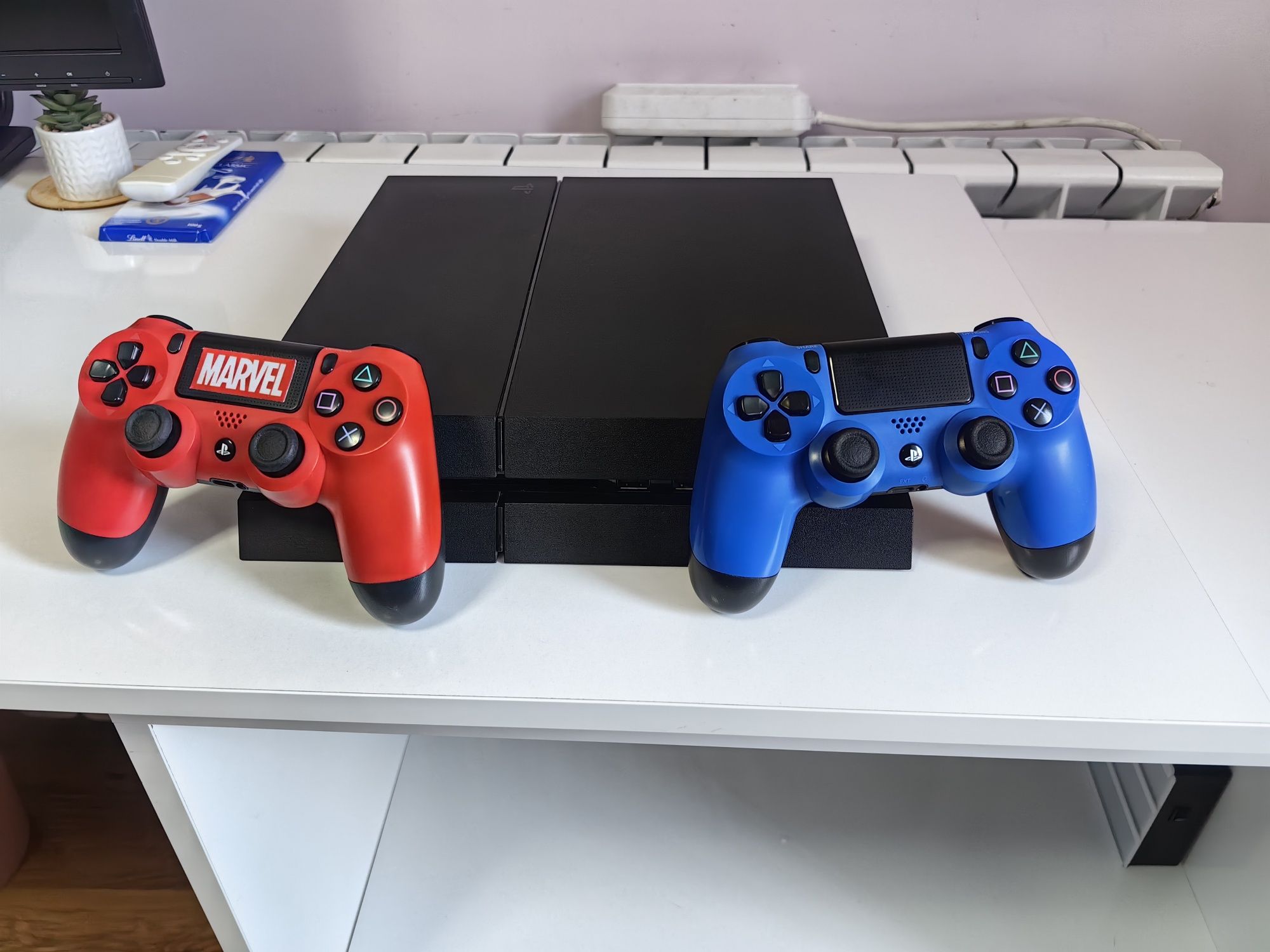 Ps4+2 controllers