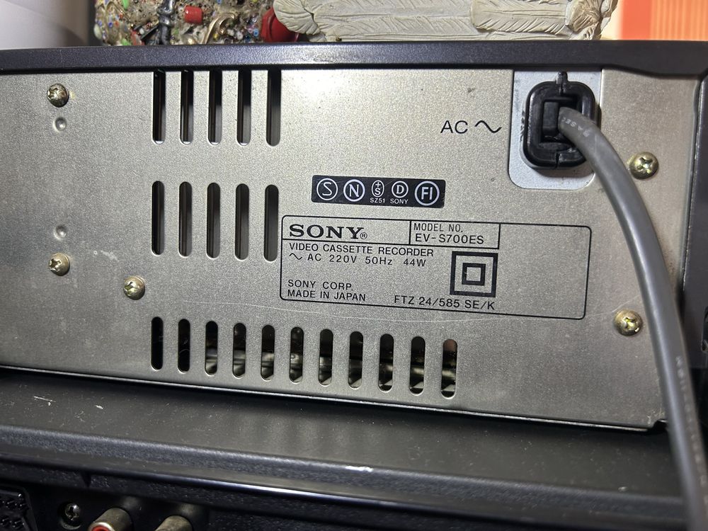Video 8 Sony EV-S700 ES