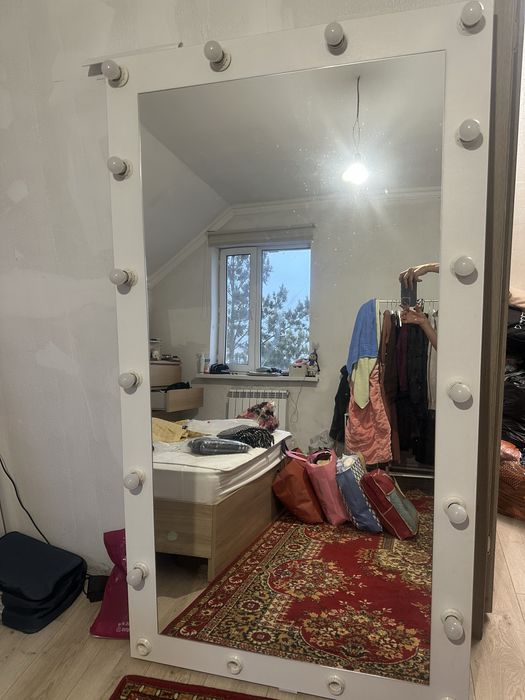 Продаются стеллажи для одежды 5000т