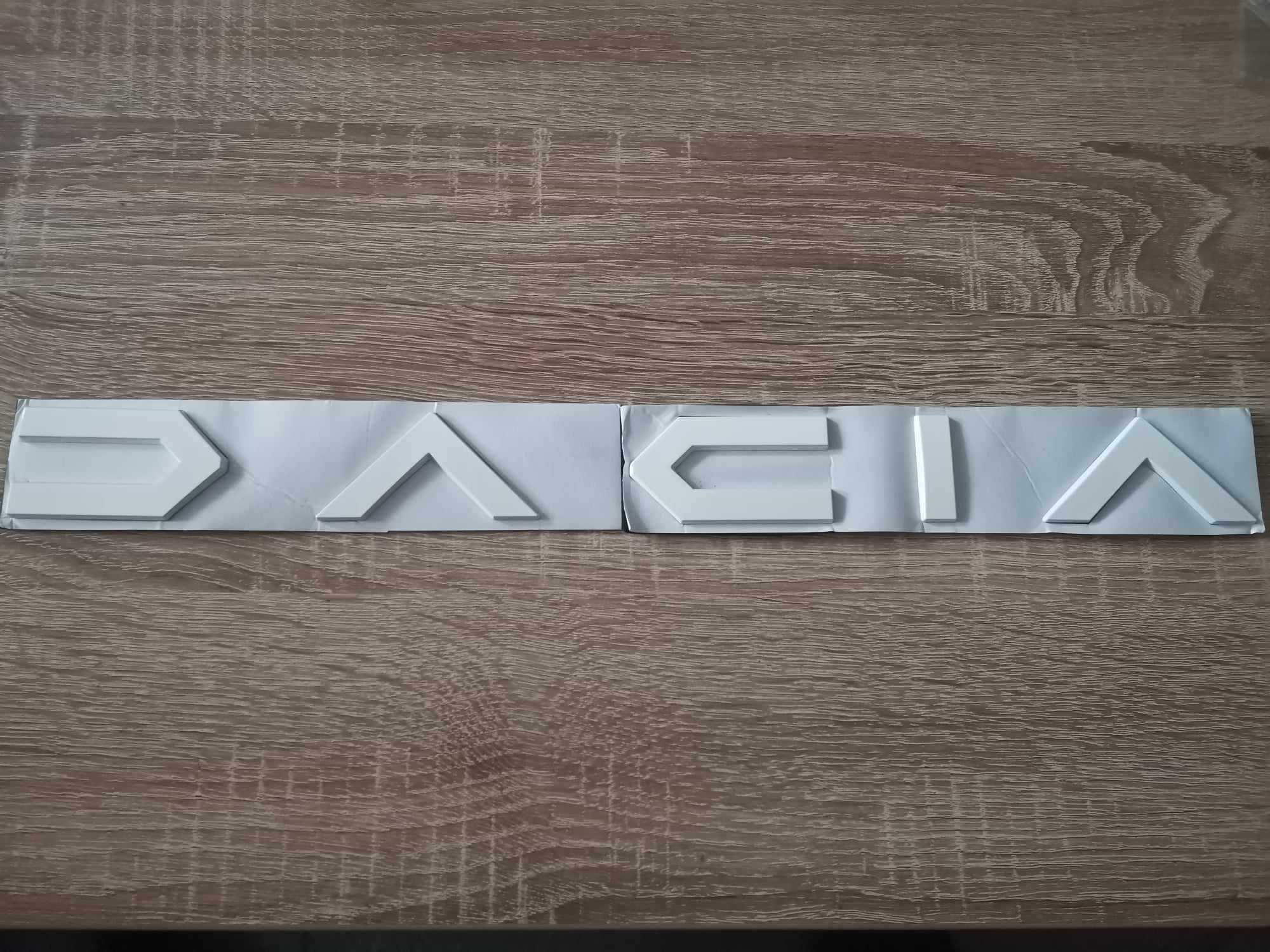 бял надпис Дачия Dacia нов стил