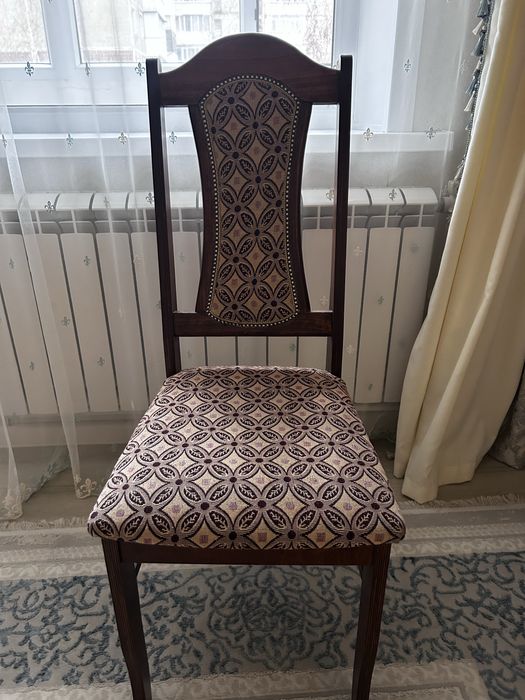 Продаю качественные деревянные стулья