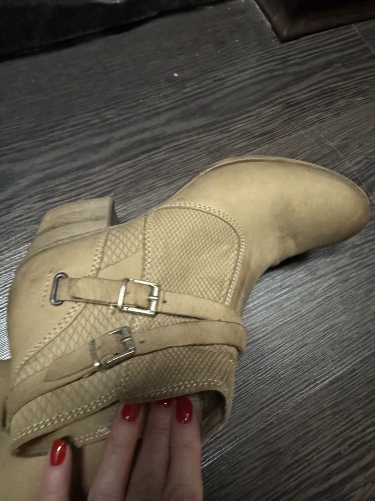 Ghete de dama piele