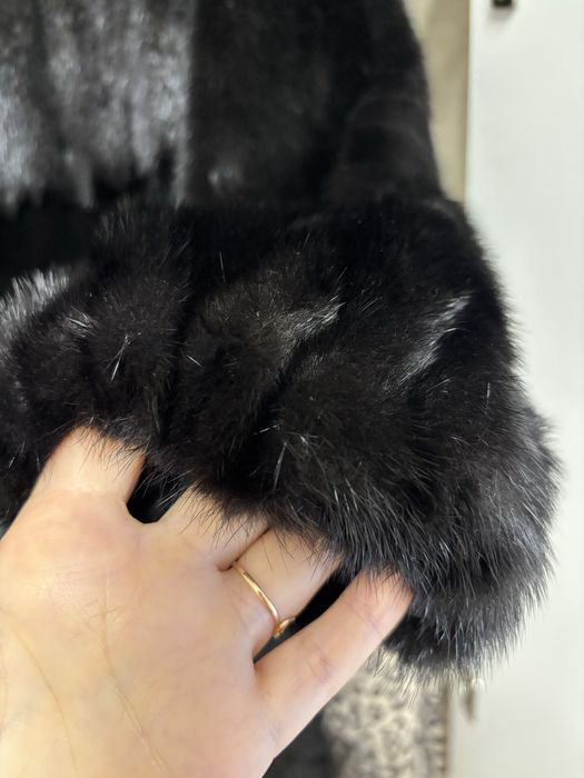 Продам две норковых шубы!42 размера и 56р!