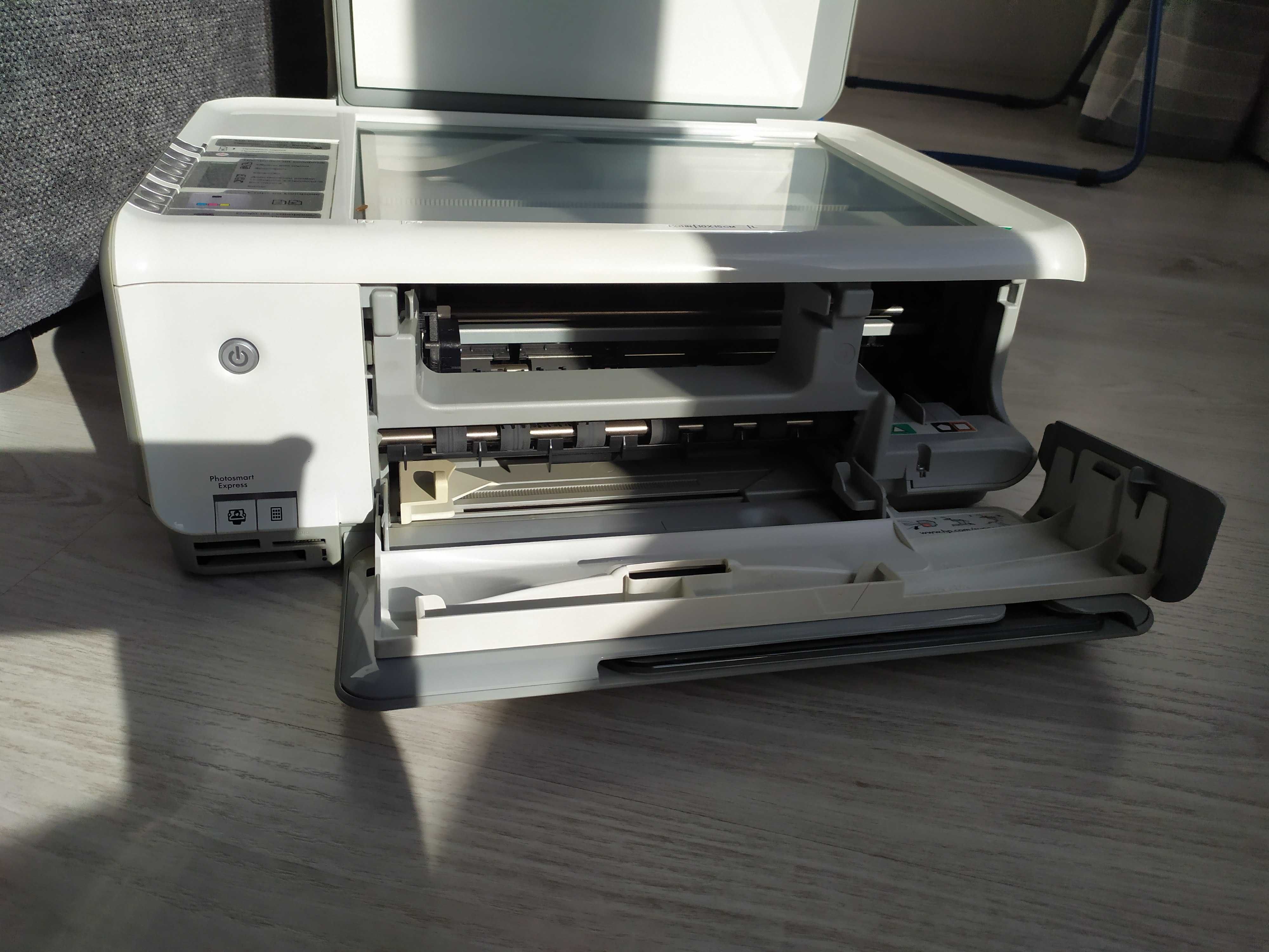 Продавам 3 в 1 принтер, скенер и копир HP Photosmart C3180
