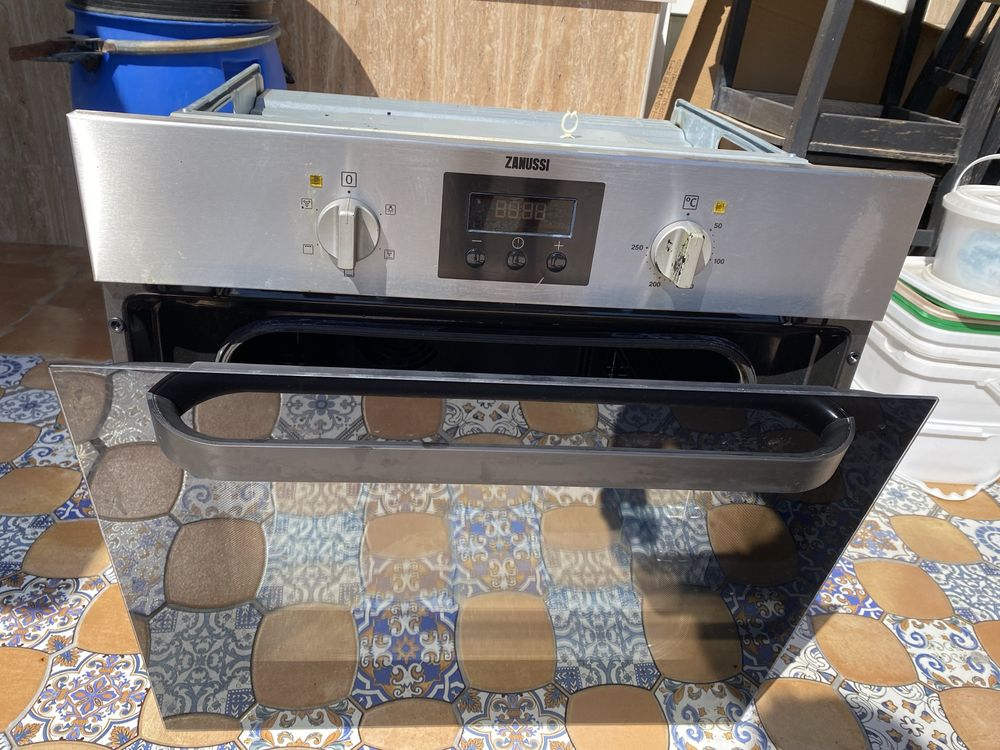 Фурна за вграждане Zanussi