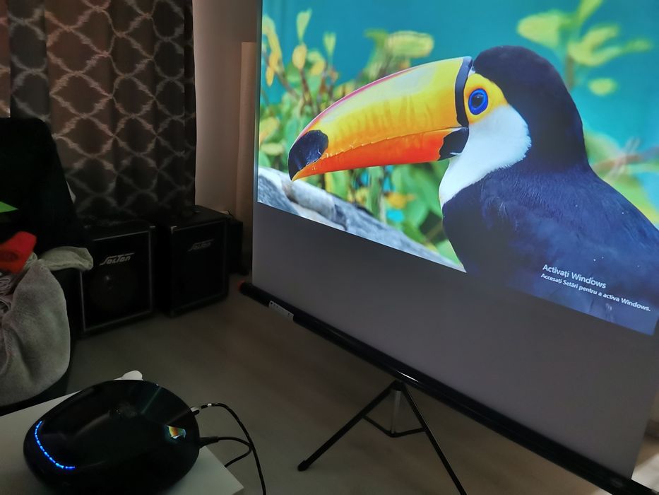 Videoproiector Ultra Short Toshiba TDP-ET10