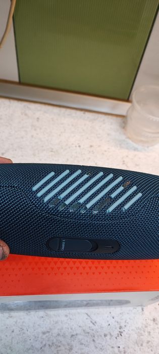 Vând boxa JBL charge 5
