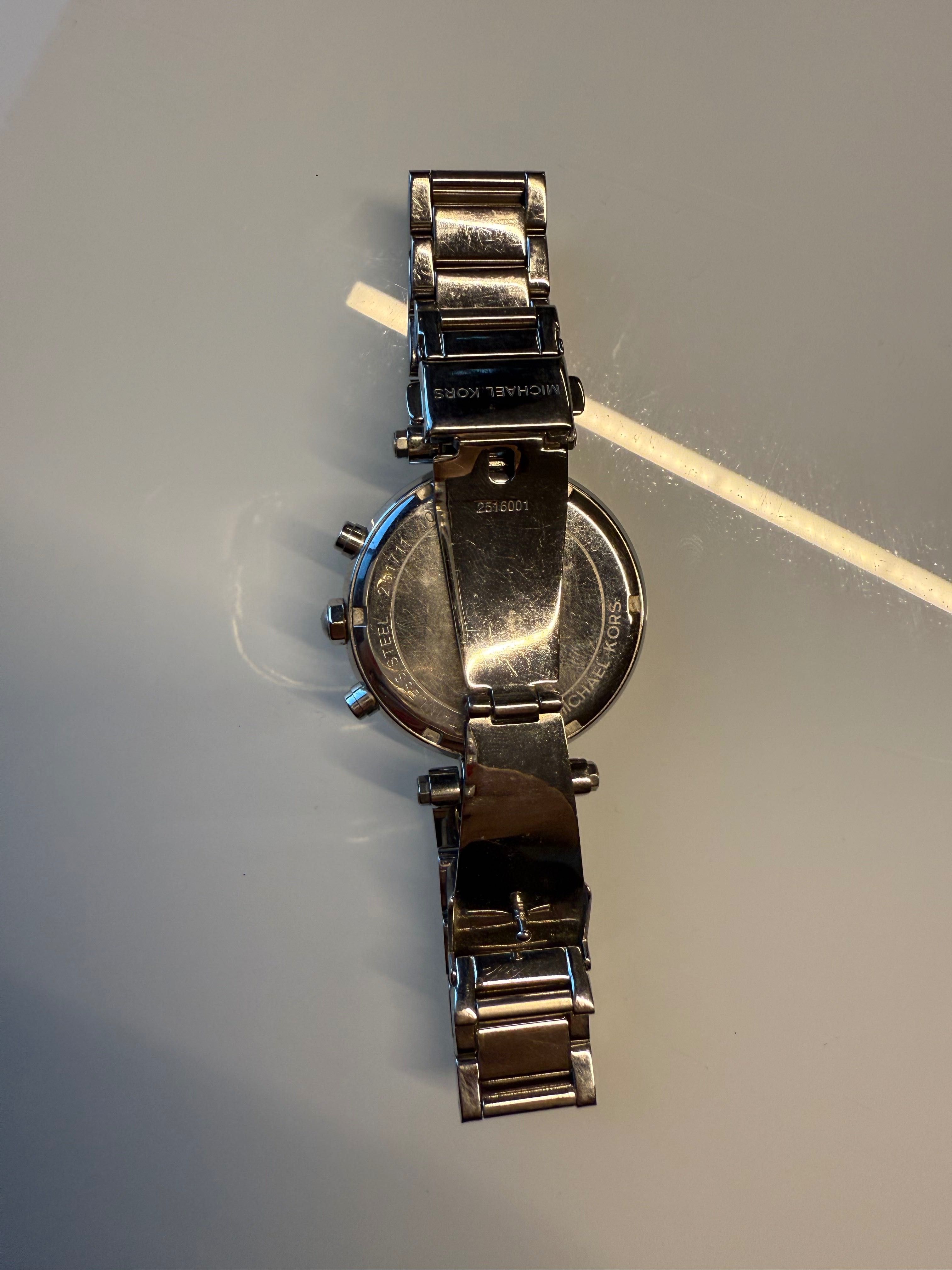Часовник Michael Kors