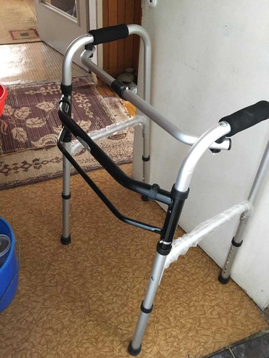 Проходилка за възрастни Нова