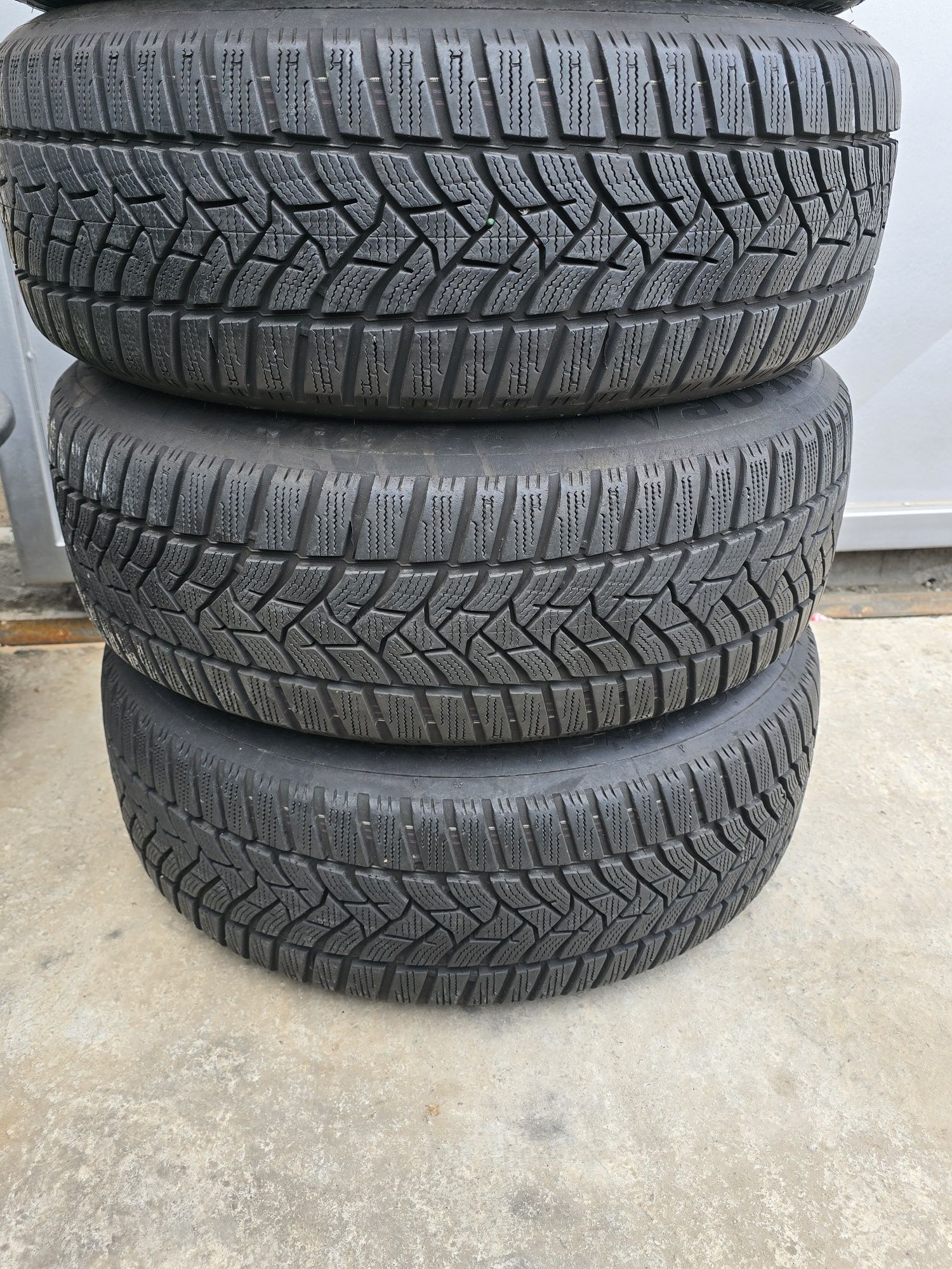 4 Броя 205/60/16 Dunlop 2x7,5mm 2x7mm