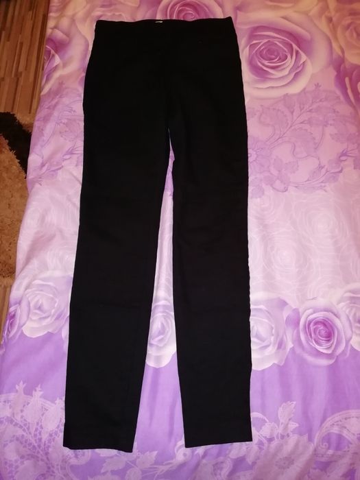 Pantaloni H&M noi
